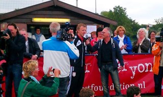 Opening van de Dirk Kuyt clinic in Katwijk (foto Theo van Hoesel)