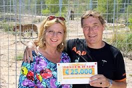 loretta in actie voor aapjes Foto Postcode Loterij