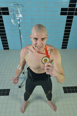 Promobeeld Maarten van der Weijden - staand - Fotograaf Casper van Aggelen