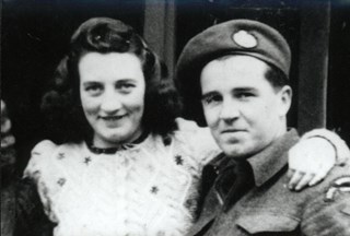 'Bob' & Maria Geertruida uitsnede van Groepsfoto Prins Hendrikazerne 